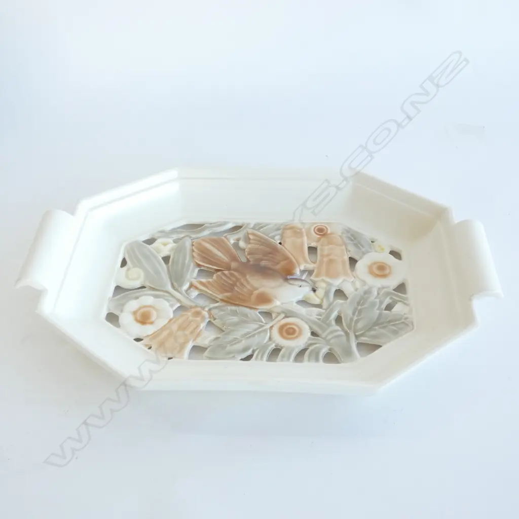 A Poole octagonal pierced dish with handles Image 1++